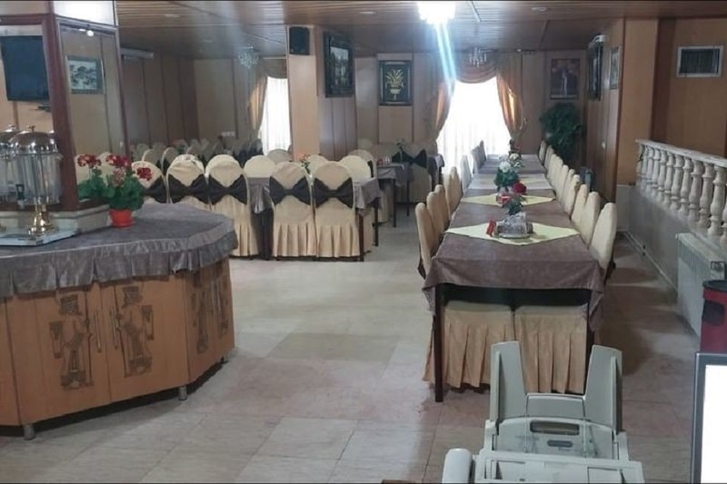 هتل رستوران لاله آباده | بهترین باغ، کافه، فست فود، بومگردی و رستوران‌های آباده