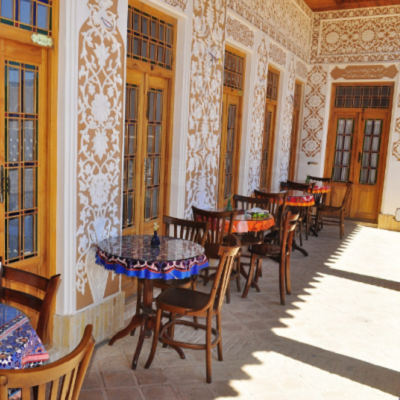 عمارت عباسقلی خان اباده | جاهای دیدنی و جاذبه‌های گردشگری آباده ایران