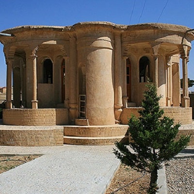 عمارت کلاه فرنگی آباده | جاهای دیدنی و جاذبه‌های گردشگری آباده ایران