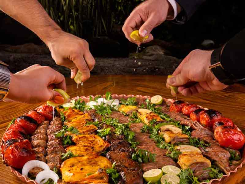 رستوران کنج شیراز | سفره‌خانه با موسیقی زنده شیراز