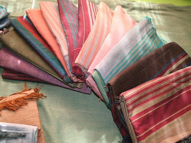 پارچه کاربافی شهر میبد | سوغات، شیرینی و صنایع دستی میبد