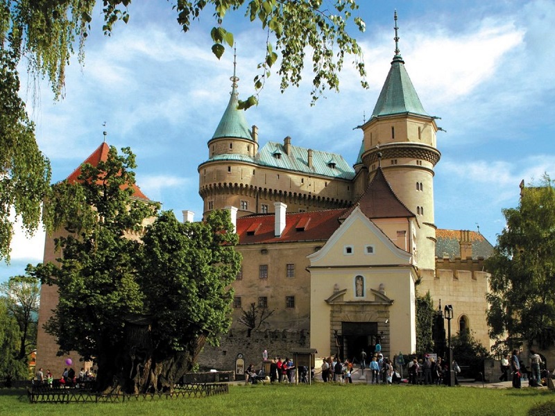 قلعه‌های معروف دنیا | قلعه بوجنیس اسلواکی