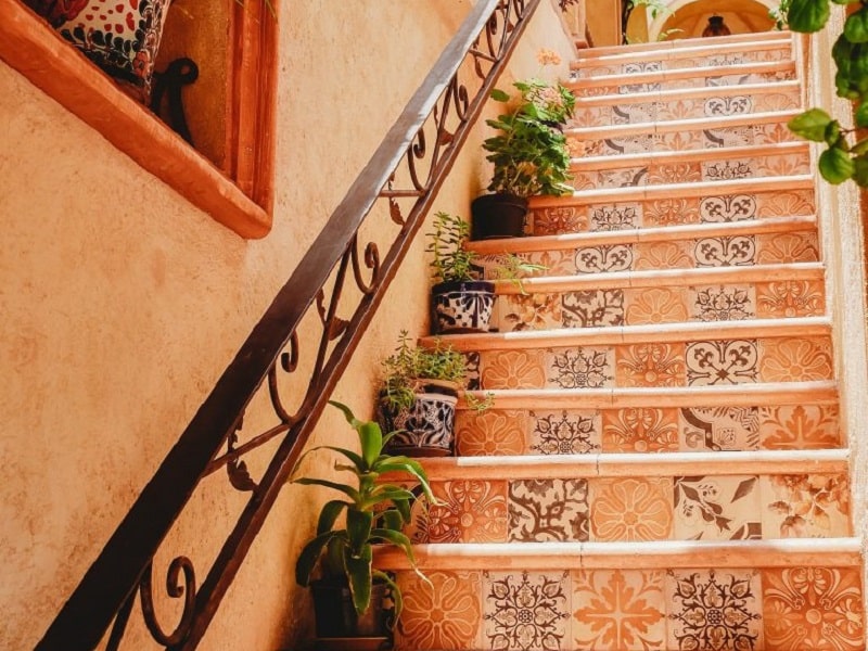 کاشی سرامیک راه‌پله دیوار و بدنه | سرامیک راه‌پله و گلدان های تزیینی