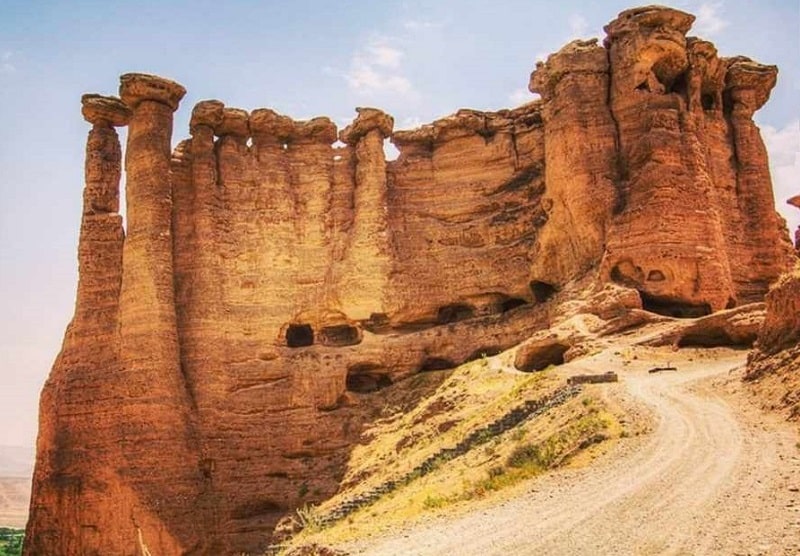 دودکش جن زنجان | جاهای دیدنی و جاذبه‌های گردشگری زنجان